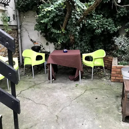 Casa de Férias Pavillon Avec Cour Privee Bagnolet
