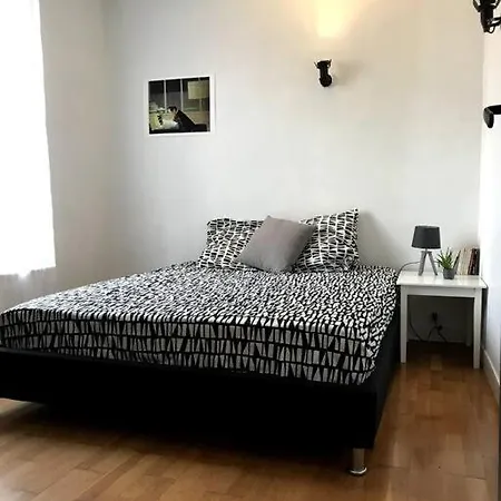 Pavillon Avec Cour Privee * Bagnolet